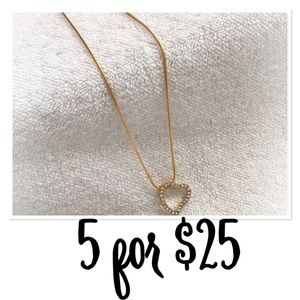 🚨CLOSET CLOSING🚨 Gold Toned Heart Shaped Rhinestone Necklace